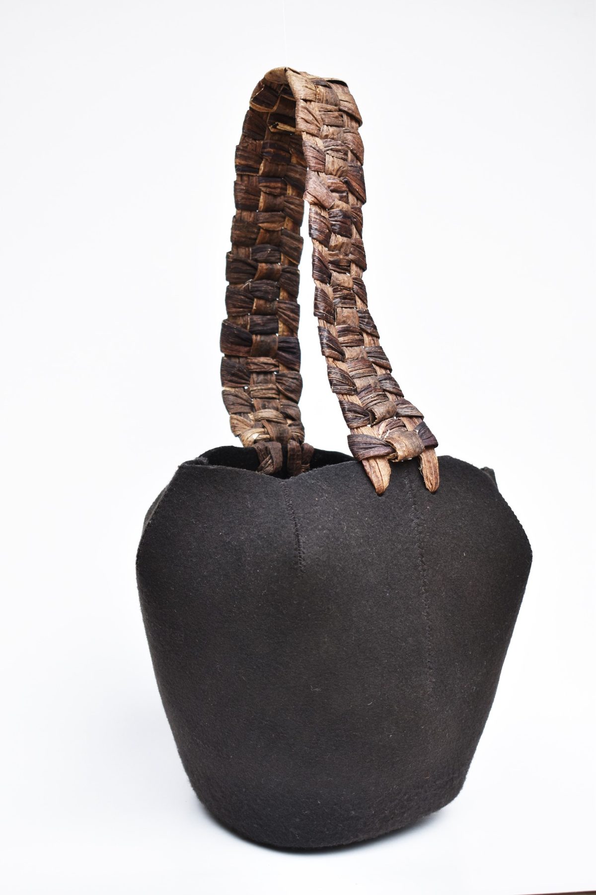 Black felt bag with woven handles